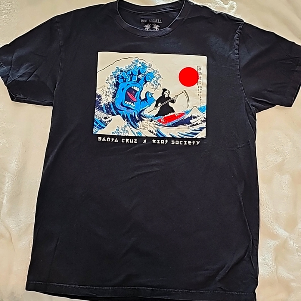Mens L black shirt. Riot Society/Santa Cruz combo. Large graphic on the front.